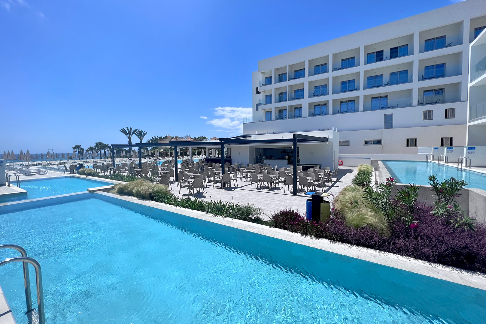 Outdoor_-_Pool_Bar